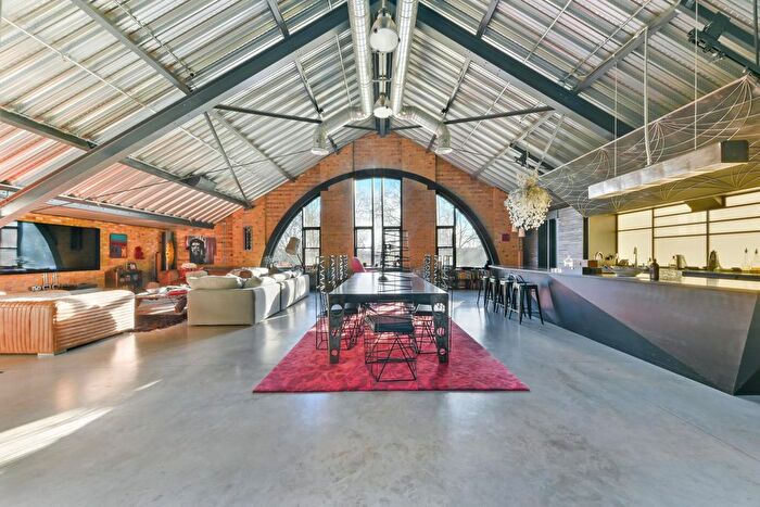 4 Bedroom Flat To Rent In Lawn Lane, Vauxhall, London, SW8