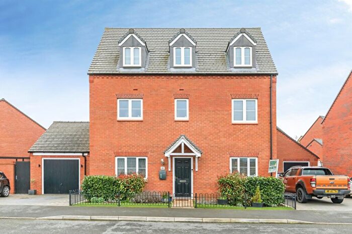 4 Bedroom Detached House For Sale In Holdenby Drive, Raunds, NN9