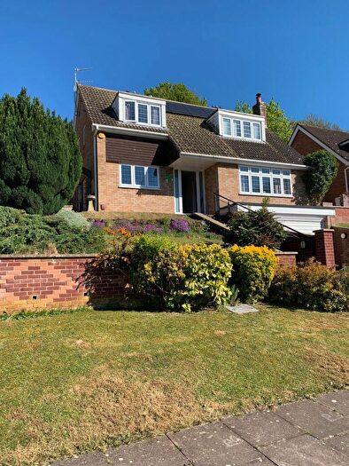 4 Bedroom Detached House For Sale In Chartwell Drive, Luton, LU2