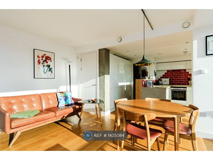 2 Bedroom Flat To Rent In Fortescue Avenue, London, E8