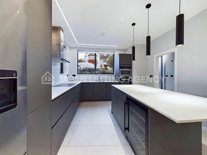 5 Bedroom Semi-Detached House To Rent In The Vale, London, NW11