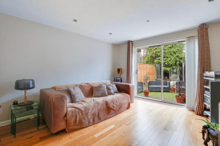 2 Bedroom House For Sale In Sandown Court, Dartmouth Road, London, SE26