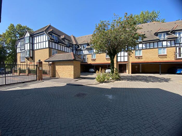 2 Bedroom Apartment For Sale In Lady Hamilton Court, Barnstaple Road, Thorpe Bay, Southend-on-sea, SS1