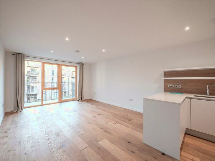 2 Bedroom Flat To Rent In Hughes Close, Edinburgh, EH7