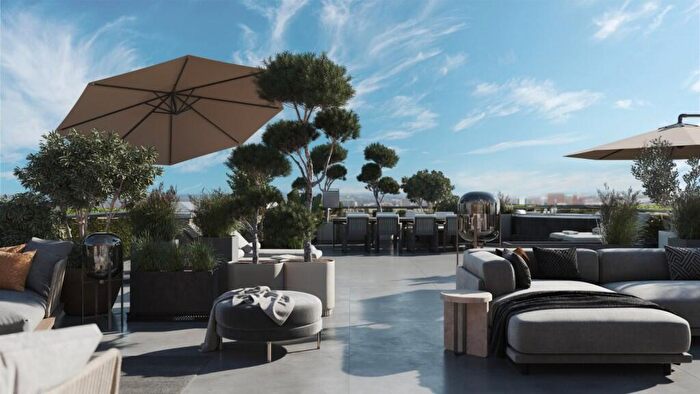2 Bedroom Apartment For Sale In High-Floor Manchester City Centre Buy-to-Let Apartment, M15