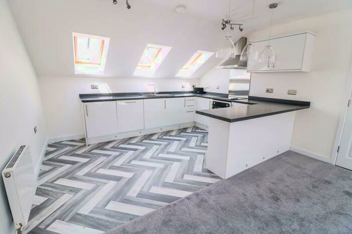 2 Bedroom Flat To Rent In Prestongate, Hessle, HU13