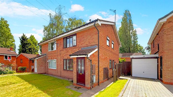 1 Bedroom Maisonette For Sale In Raddlebarn Farm Drive, Selly Oak, Birmingham, B29