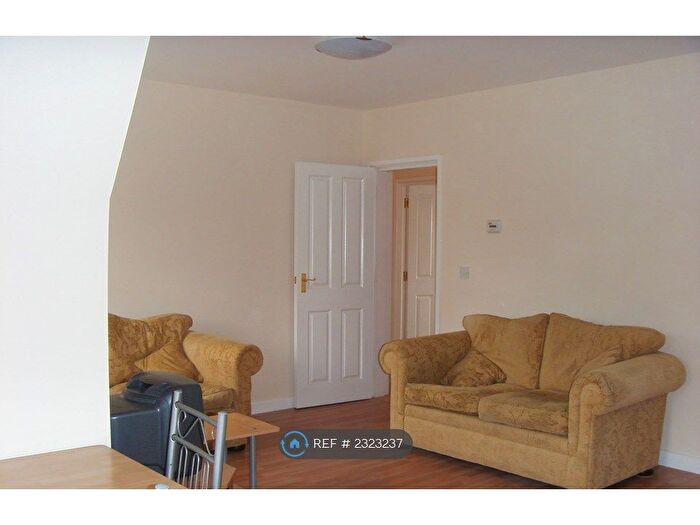 2 Bedroom Flat To Rent In St. Florian House, Wokingham, RG40