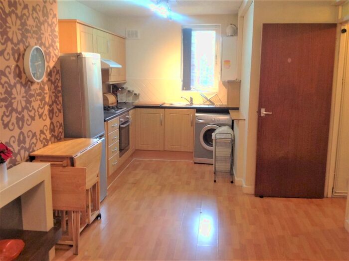 1 Bedroom Flat To Rent In Minster Court, Edge Hill, Liverpool, L7