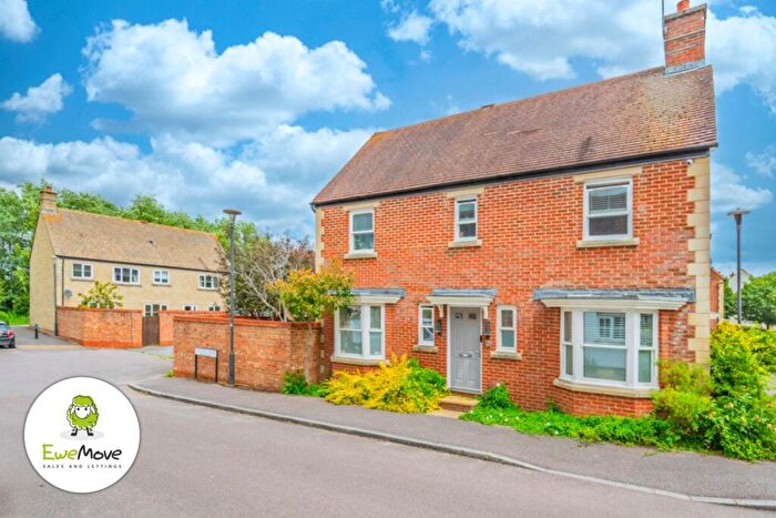 4 Bedroom Link Detached House For Sale In Barcote Close, Swindon, SN25