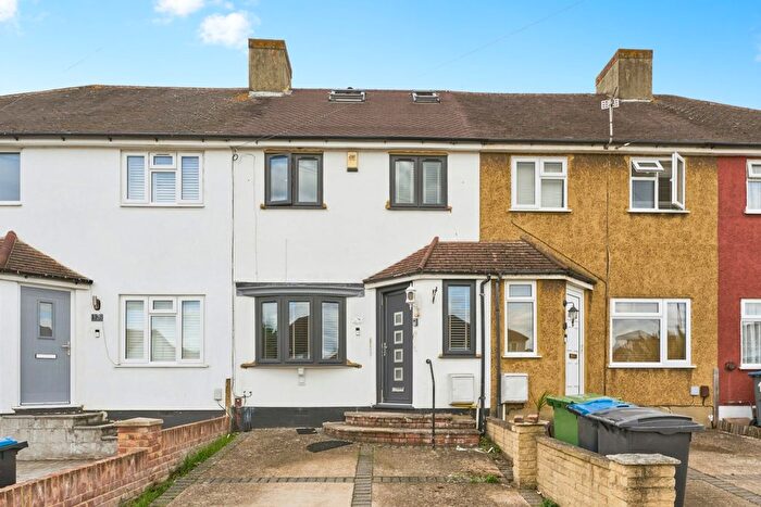 3 Bedroom Terraced House For Sale In Clippesby Close, Chessington, KT9