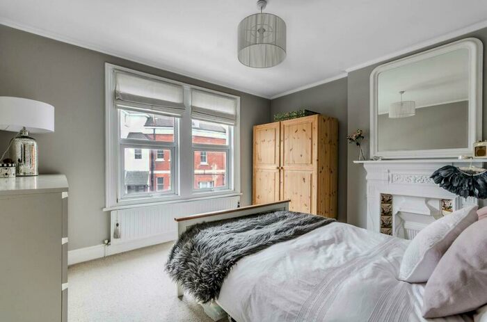 2 Bedroom Flat To Rent In Thurlow Park Road, West Dulwich, London, SE21