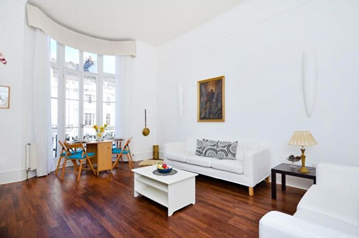 2 Bedroom Flat To Rent In Gloucester Terrace, London, W2
