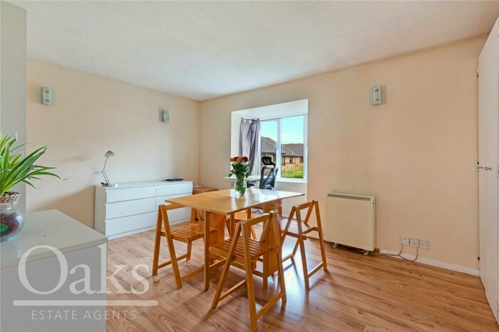 Apartment To Rent In Adams Way, Addiscombe, CR0