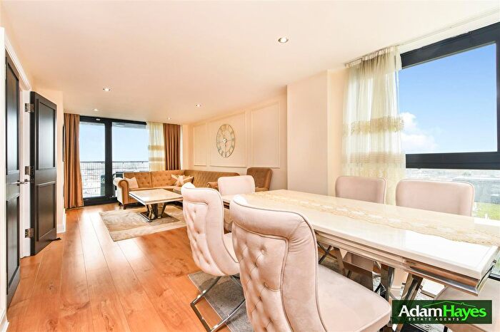 2 Bedroom Flat For Sale In Kingsway, North Finchley, N12