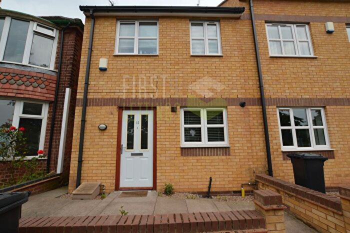 2 Bedroom Town House To Rent In Macaulay Street, Knighton Fields, LE2