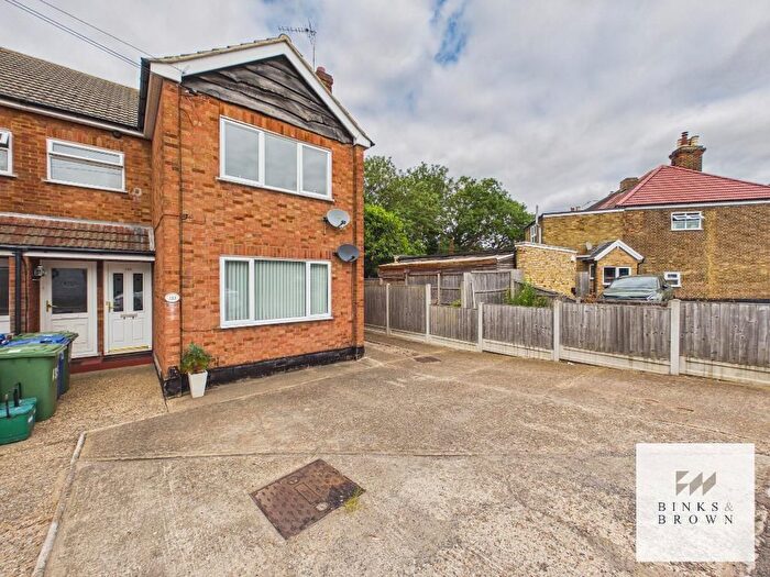 2 Bedroom Maisonette For Sale In Victoria Road, Stanford Le Hope, Essex, SS17