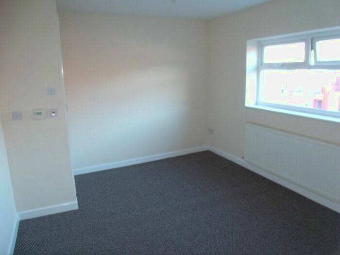 1 Bedroom Flat To Rent In Hollins Rd, Oldham, OL8