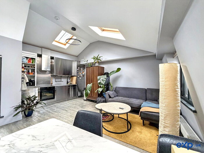 2 Bedroom Apartment To Rent In Whitechapel High Street, London, E1