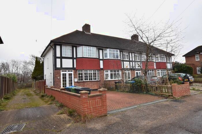 3 Bedroom Semi-Detached House To Rent In Chatsworth Gardens, New Malden, KT3