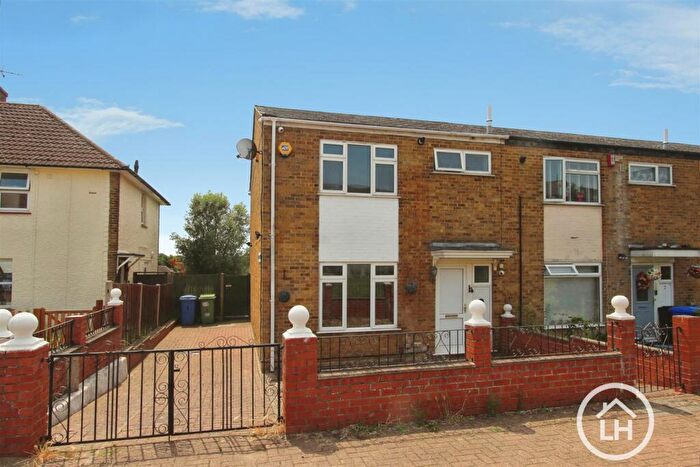 3 Bedroom End Of Terrace House For Sale In Ostend Court, Kemsley, ME10