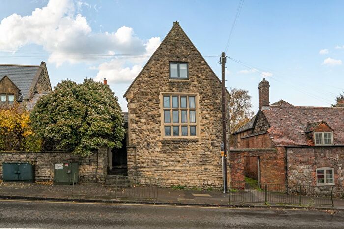 3 Bedroom End Terrace House For Sale In Herd Street, Marlborough, SN8