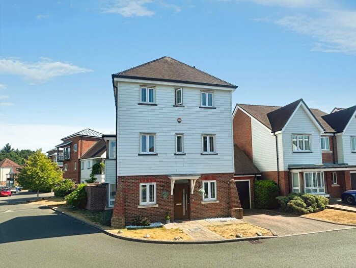 3 Bedroom Detached House For Sale In Kingfishers, Fleet, Hampshire, GU51