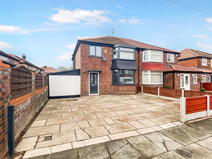 3 Bedroom Semi-Detached House To Rent In Farlands Drive, Didsbury, M20
