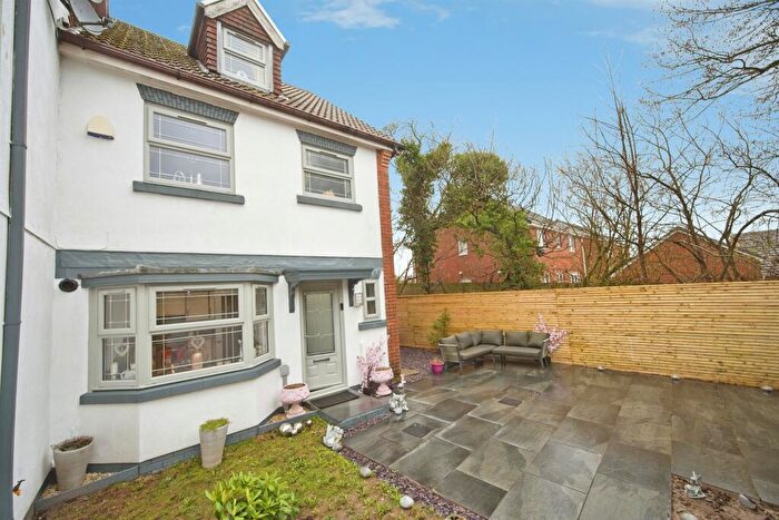 4 Bedroom Town House For Sale In Dan Y Fron, Tonyrefail, Porth, CF39