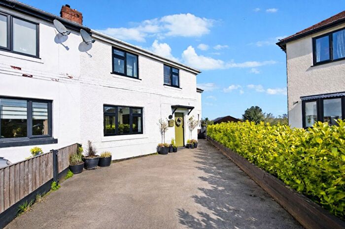 4 Bedroom Semi Detached House For Sale In Snydale Close, Westhoughton, BL5