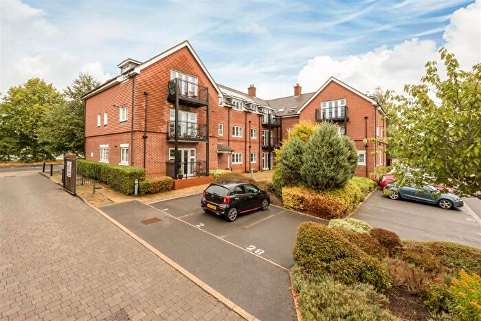 2 Bedroom Apartment For Sale In Findlay Mews, Marlow, SL7