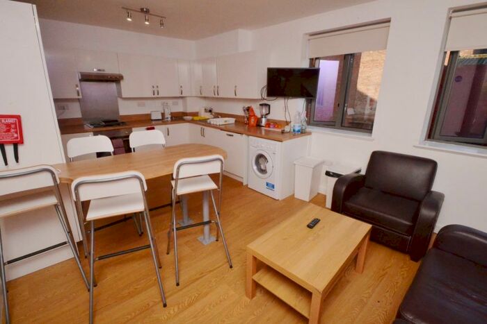 6 Bedroom Flat To Rent In St Marks Street, Nottingham, NG3