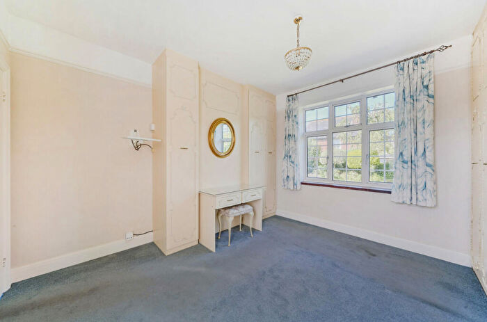 3 Bedroom Detached House For Sale In Highfield Avenue, Twyford, Winchester, Hampshire, SO21