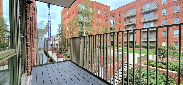 2 Bedroom Flat To Rent In Oxhey Drive, Watford, WD19