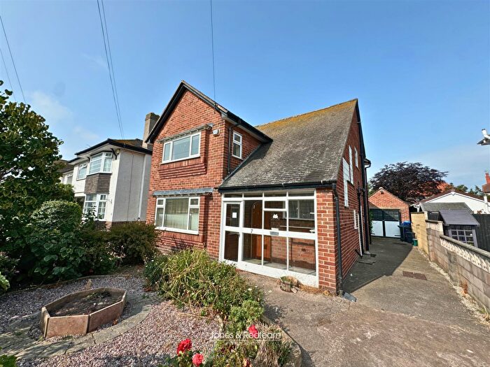 3 Bedroom Detached House For Sale In St. Georges Crescent, Rhyl, LL18