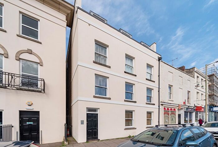 2 Bedroom Flat To Rent In Bath Road, Cheltenham, GL53