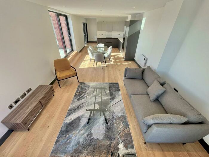 2 Bedroom Apartment To Rent In New Cross Central, Manchester, M4