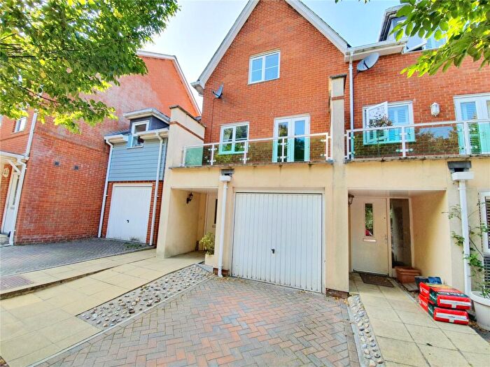 4 Bedroom End Of Terrace House To Rent In Goodworth Road, Redhill, Surrey, RH1