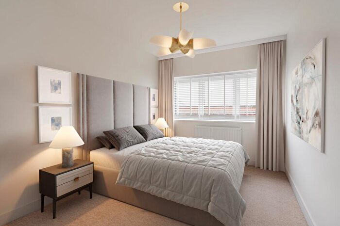 2 Bedroom Apartment For Sale In St Andrews Court, Thame, OX9