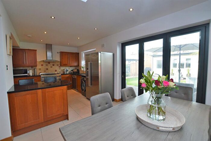 3 Bedroom Bungalow For Sale In The Ridge, Whitton, Twickenham, TW2