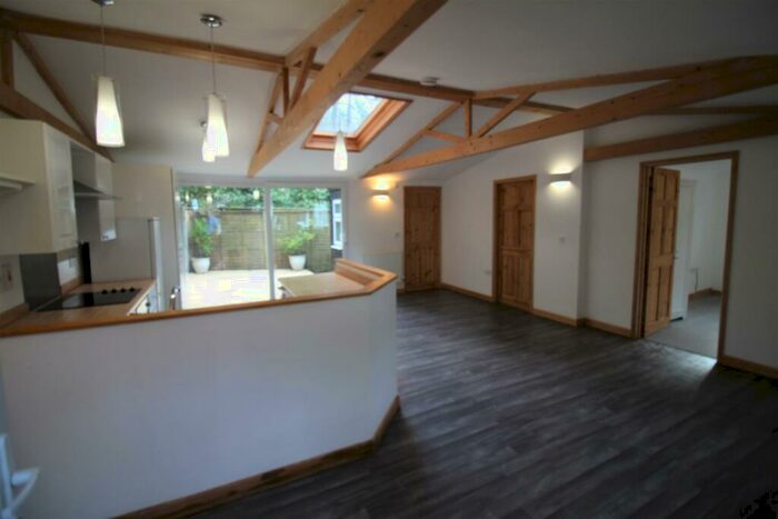 2 Bedroom Maisonette To Rent In Pinelands Road, Chilworth, SO16