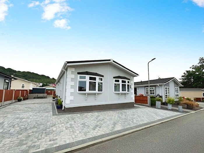 2 Bedroom Mobile/park Home For Sale In Pont Pentre Caravan Park, Upper Boat, Pontypridd, CF37