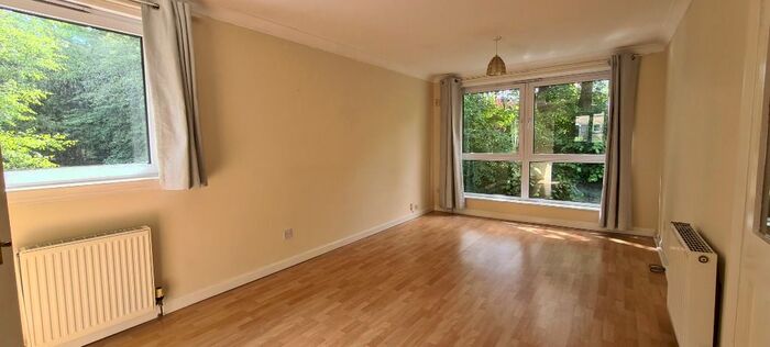 1 Bedroom Flat To Rent In St John's Court, Pollokshields, Glasgow, G41