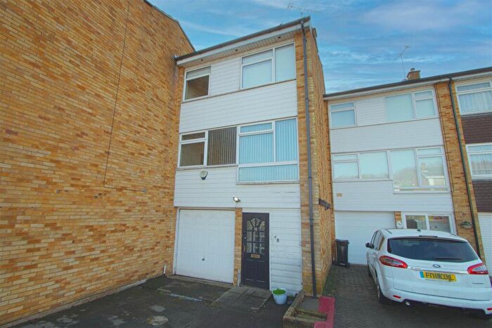 4 Bedroom Terraced House For Sale In Meadow Rise, Billericay, CM11