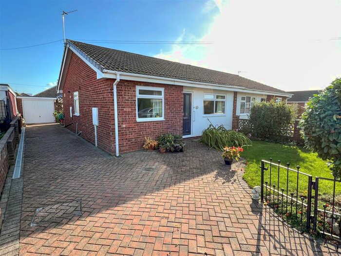 Houses for sale & to rent in DN3 1AT, Browning Road, Edenthorpe, Kirk