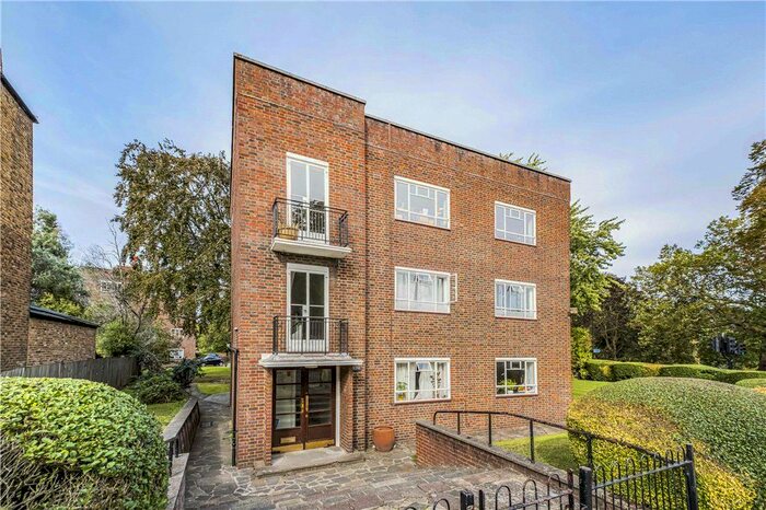 3 Bedroom Flat To Rent In Peckham Rye, London, SE22