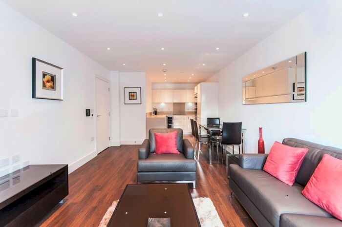 2 Bedroom Flat To Rent In Queensland Road, Islington, London, N7