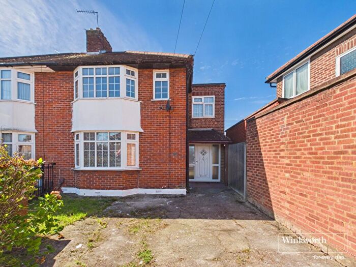 3 Bedroom Semi Detached House For Sale In Buckingham Gardens, Edgware, HA8