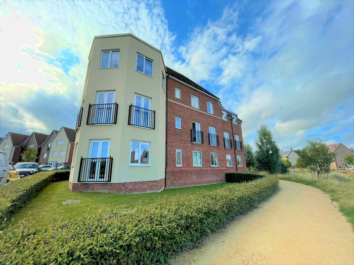 2 Bedroom Flat To Rent In Whinchat Gardens, Leighton Buzzard, LU7