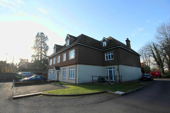 2 Bedroom Flat To Rent In Bonehurst Road, Horley, RH6
